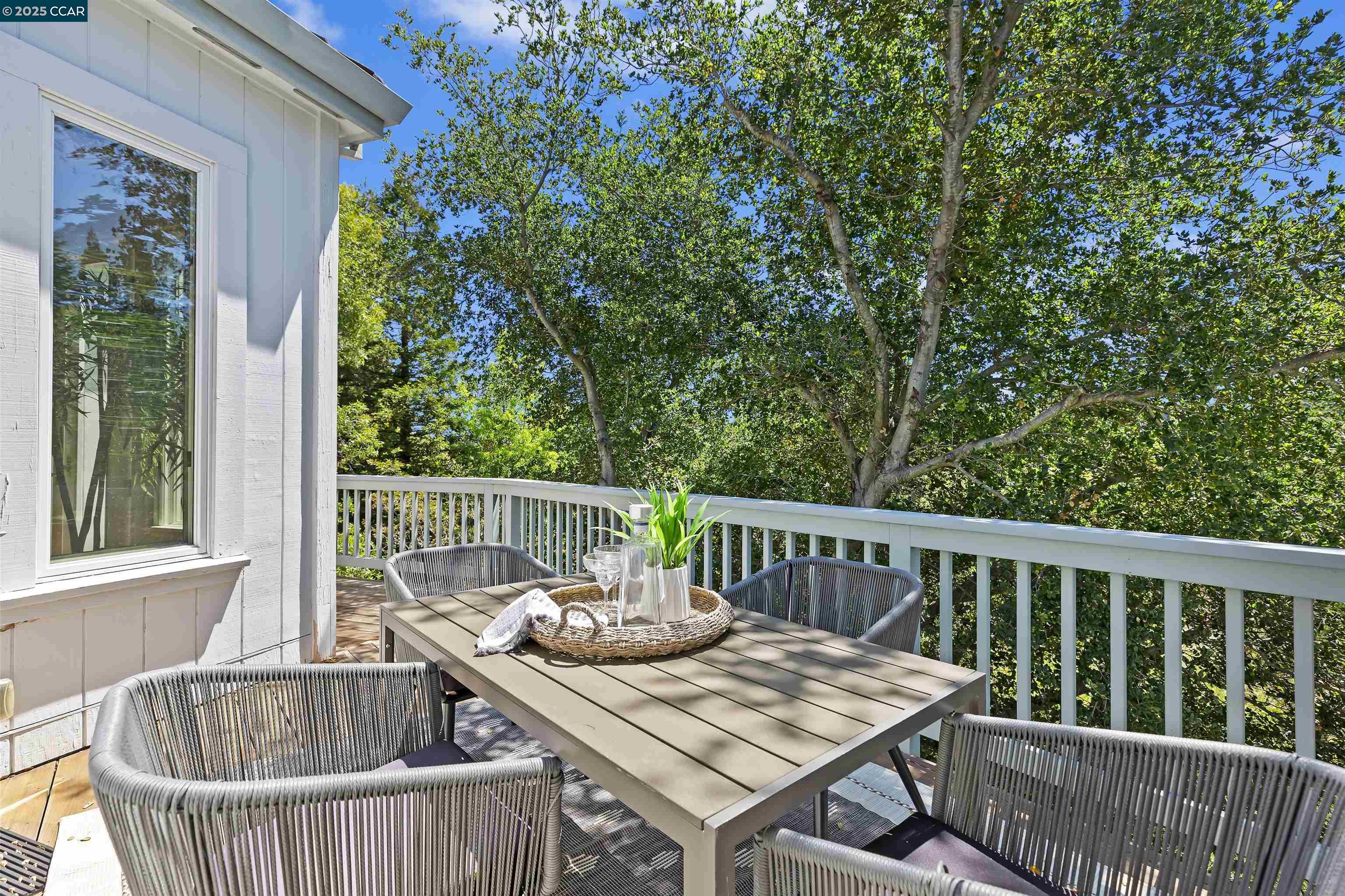 Detail Gallery Image 21 of 41 For 30 Crestview Ct, Lafayette,  CA 94549 - 5 Beds | 4/1 Baths
