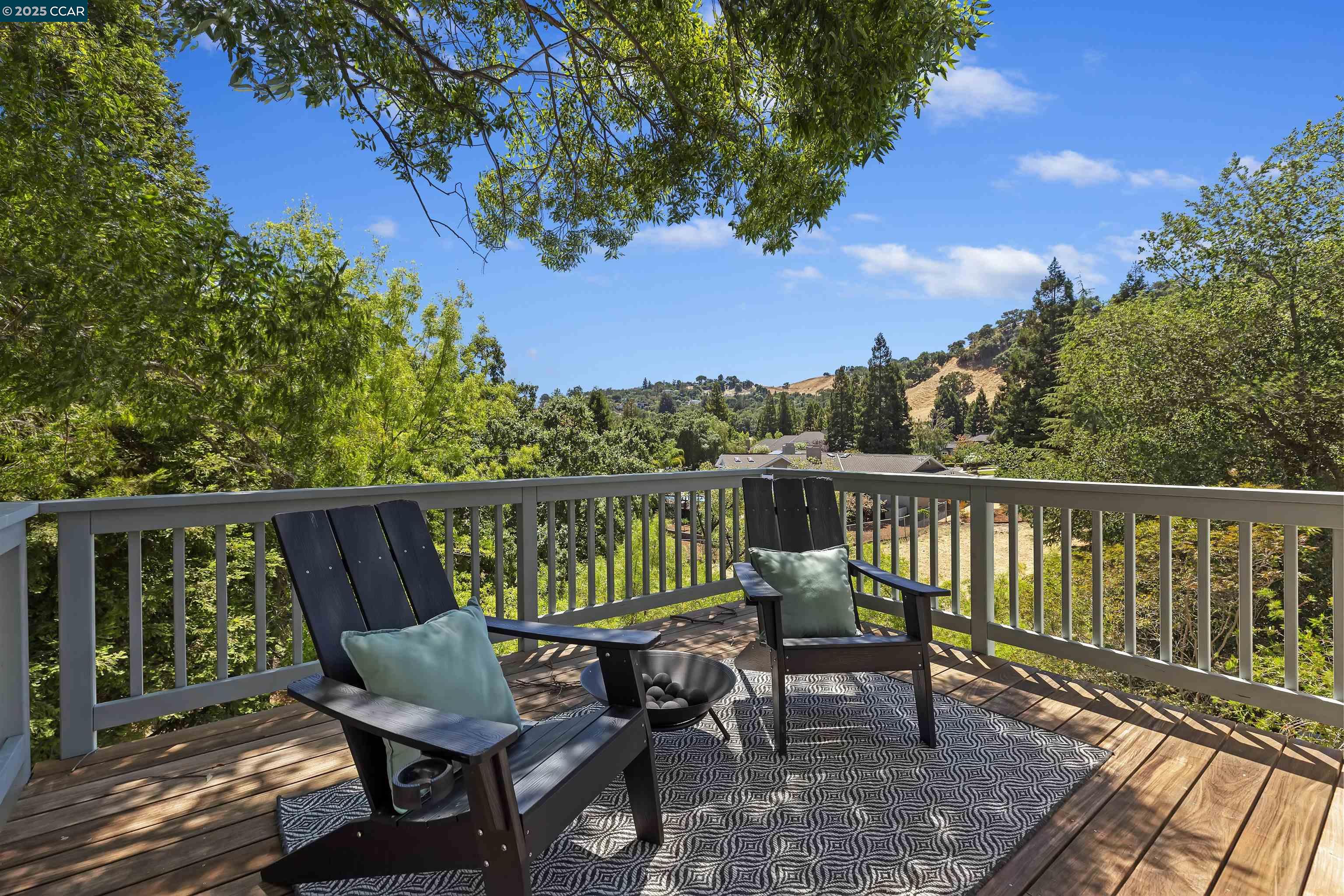 Detail Gallery Image 26 of 41 For 30 Crestview Ct, Lafayette,  CA 94549 - 5 Beds | 4/1 Baths