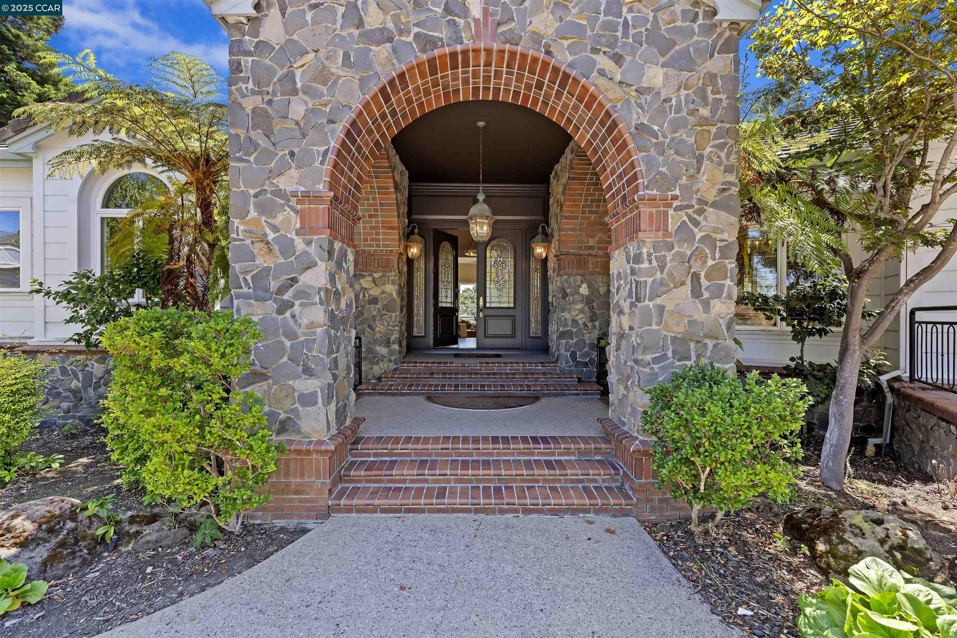 Detail Gallery Image 40 of 41 For 30 Crestview Ct, Lafayette,  CA 94549 - 5 Beds | 4/1 Baths