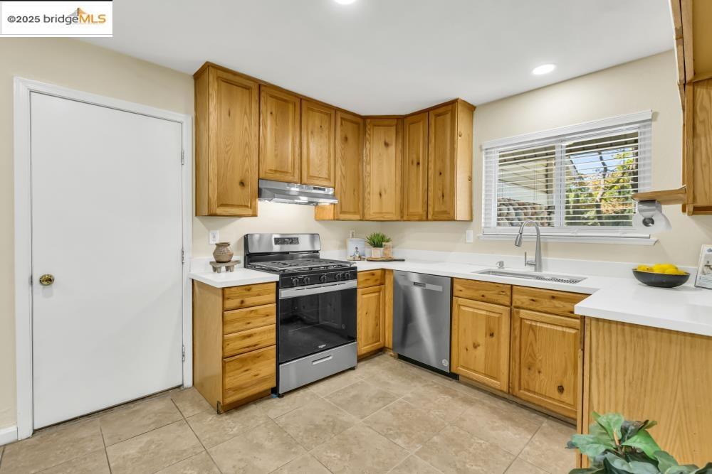 Detail Gallery Image 11 of 49 For 9024 Drury Ct, Sacramento,  CA 95826 - 5 Beds | 3 Baths