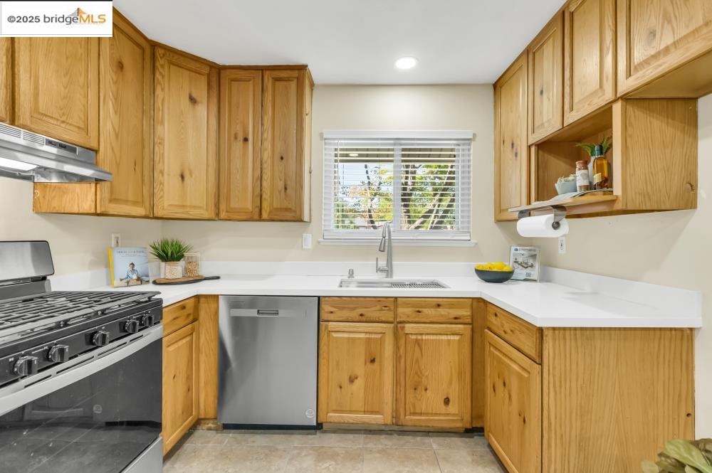 Detail Gallery Image 13 of 49 For 9024 Drury Ct, Sacramento,  CA 95826 - 5 Beds | 3 Baths