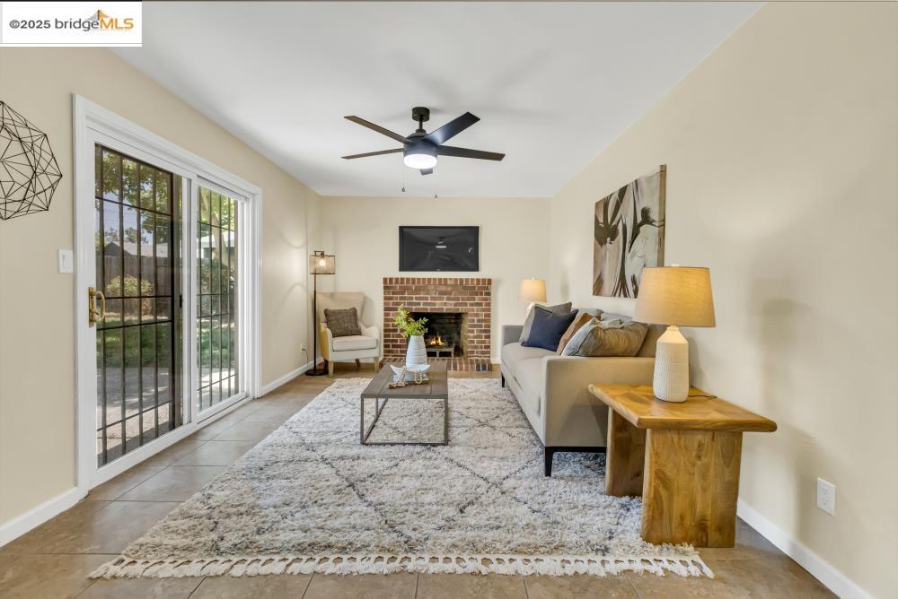 Detail Gallery Image 16 of 49 For 9024 Drury Ct, Sacramento,  CA 95826 - 5 Beds | 3 Baths