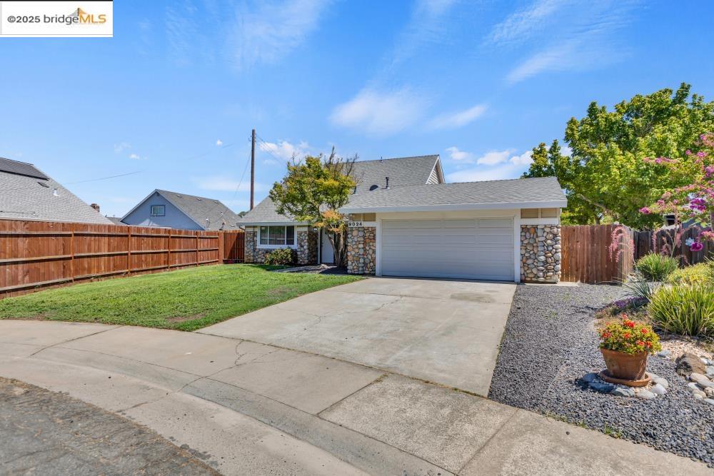 Detail Gallery Image 2 of 49 For 9024 Drury Ct, Sacramento,  CA 95826 - 5 Beds | 3 Baths
