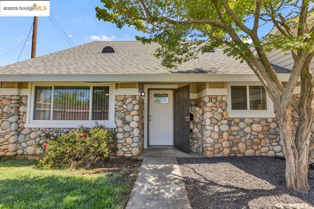 Detail Gallery Image 4 of 49 For 9024 Drury Ct, Sacramento,  CA 95826 - 5 Beds | 3 Baths