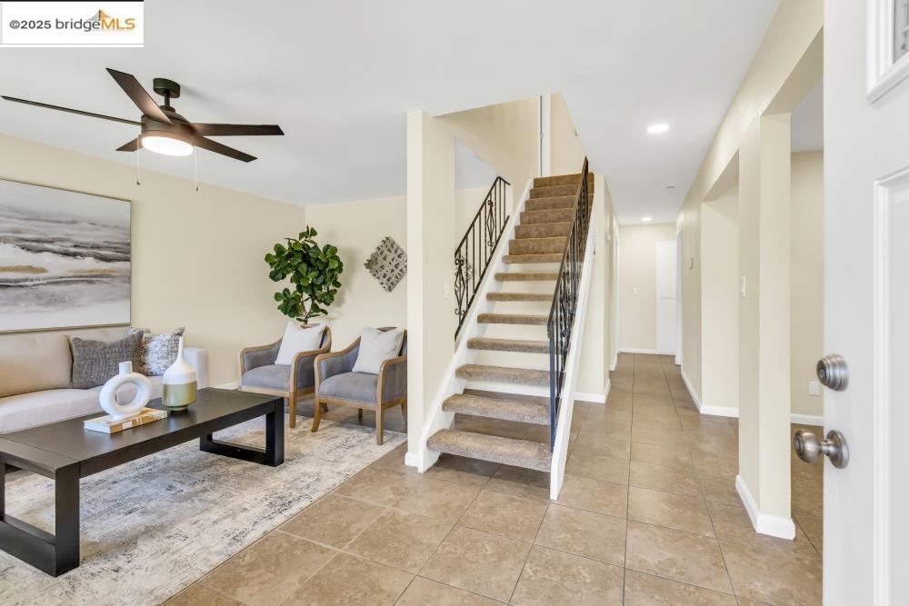 Detail Gallery Image 5 of 49 For 9024 Drury Ct, Sacramento,  CA 95826 - 5 Beds | 3 Baths