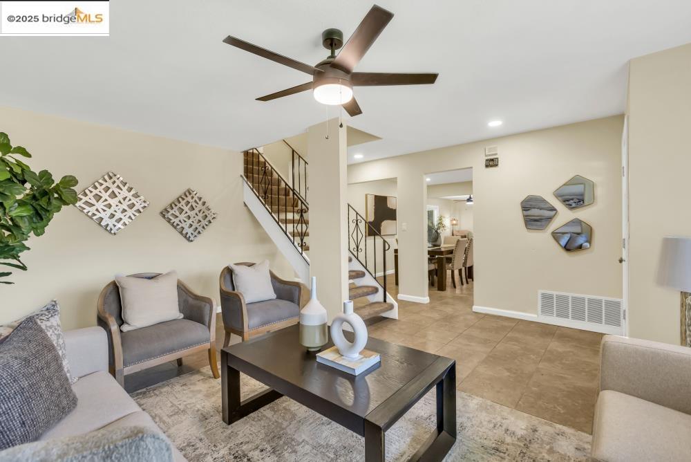 Detail Gallery Image 7 of 49 For 9024 Drury Ct, Sacramento,  CA 95826 - 5 Beds | 3 Baths