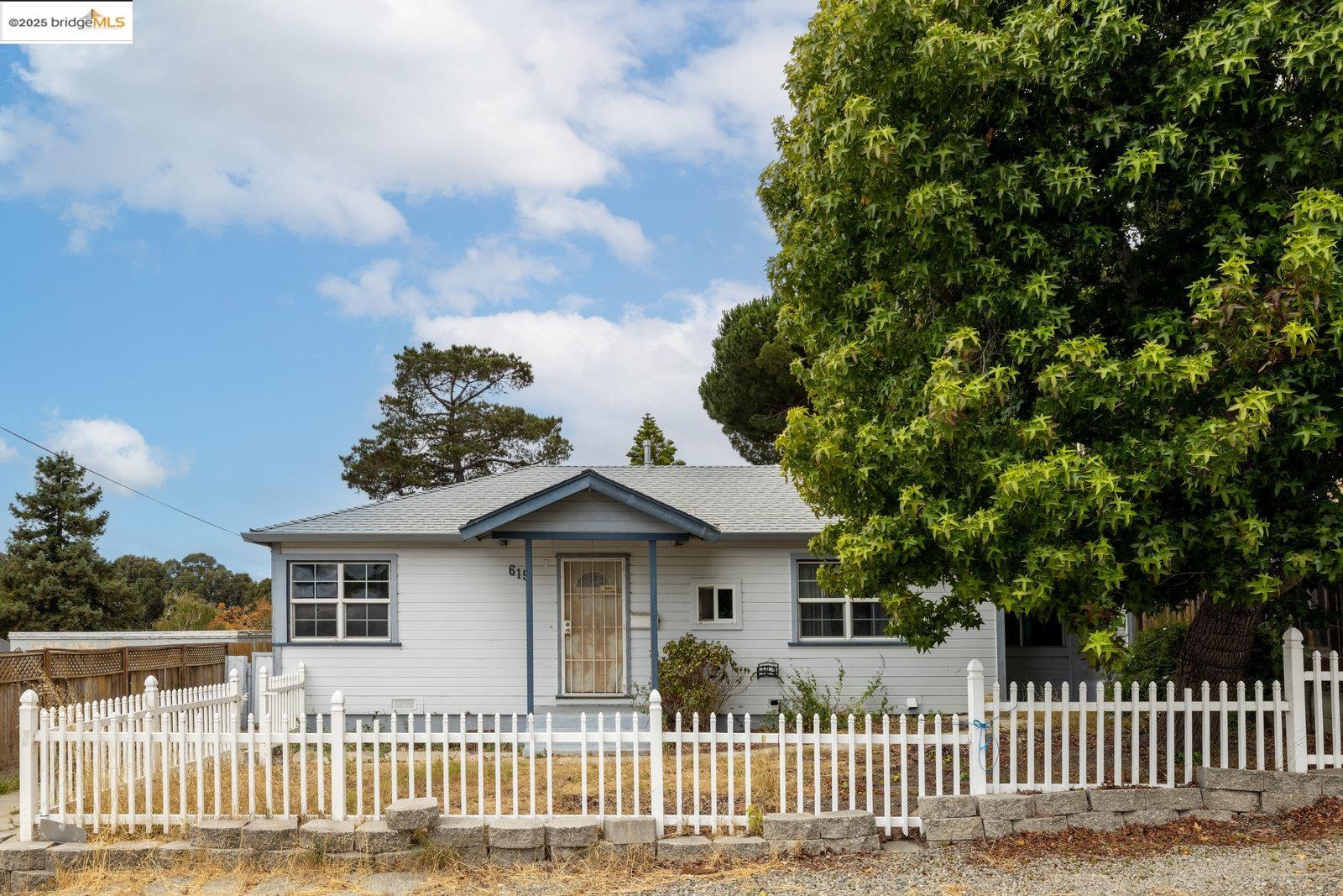 Detail Gallery Image 1 of 43 For 619 Santa Maria Rd, El Sobrante,  CA 94803 - 3 Beds | 2 Baths