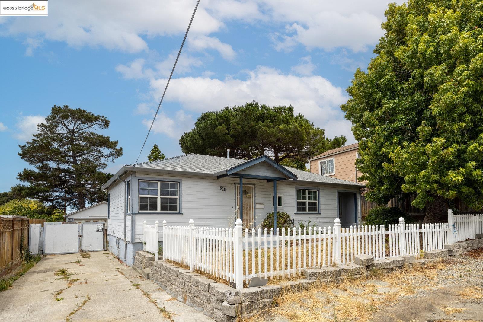 Detail Gallery Image 2 of 43 For 619 Santa Maria Rd, El Sobrante,  CA 94803 - 3 Beds | 2 Baths