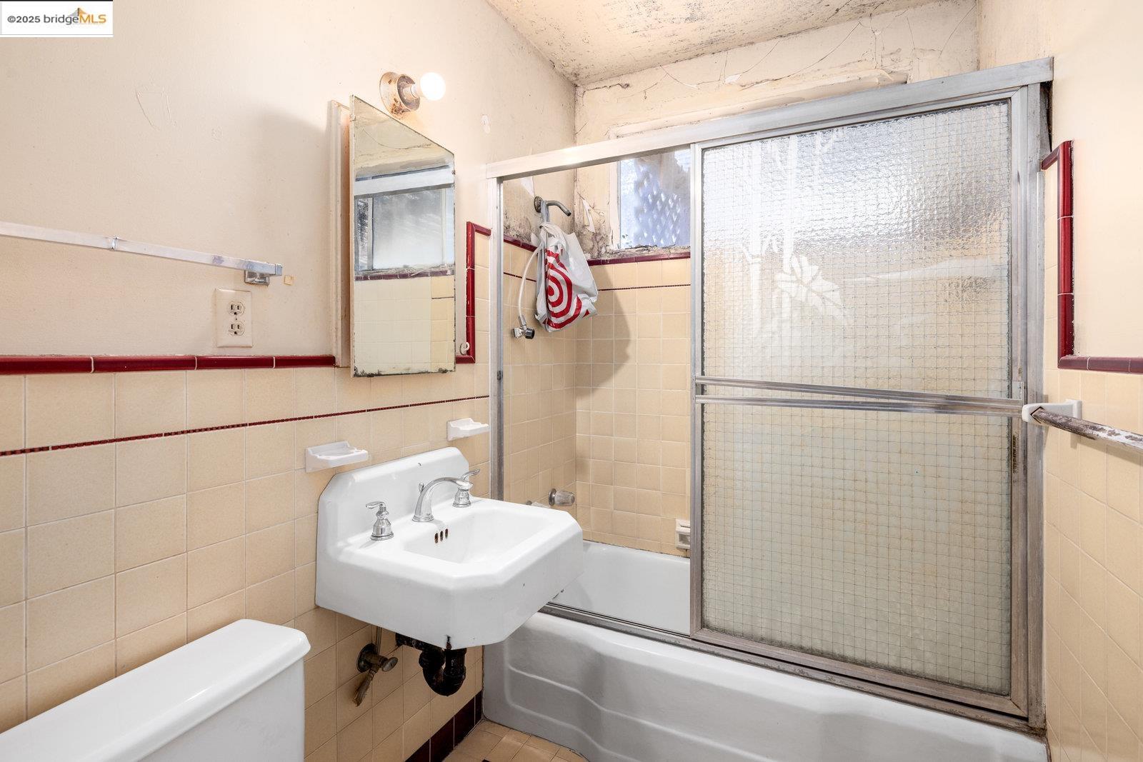 Detail Gallery Image 20 of 43 For 619 Santa Maria Rd, El Sobrante,  CA 94803 - 3 Beds | 2 Baths