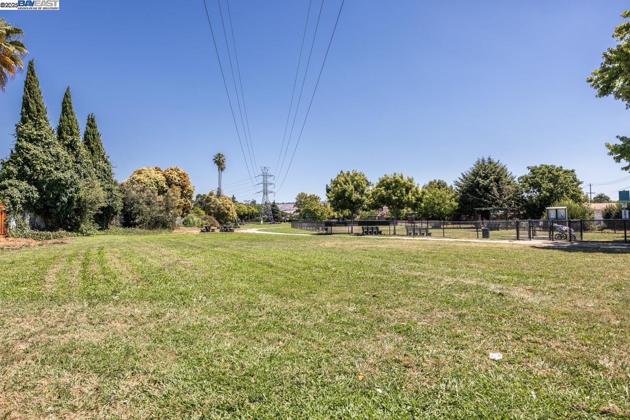 Detail Gallery Image 25 of 33 For 26799 Contessa St, Hayward,  CA 94545 - 4 Beds | 3 Baths