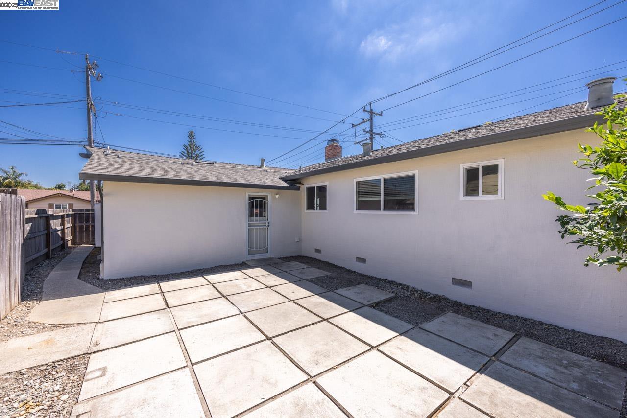 Detail Gallery Image 5 of 33 For 26799 Contessa St, Hayward,  CA 94545 - 4 Beds | 3 Baths