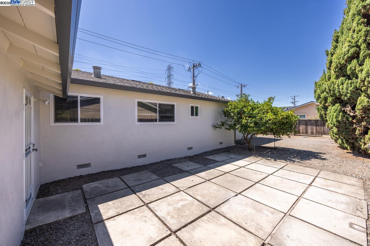 Detail Gallery Image 6 of 33 For 26799 Contessa St, Hayward,  CA 94545 - 4 Beds | 3 Baths