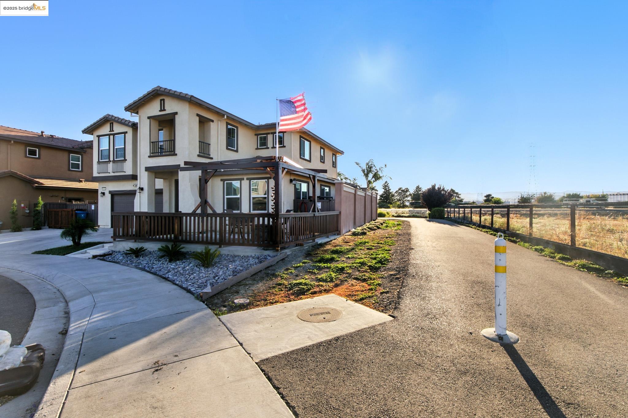 Detail Gallery Image 2 of 56 For 536 Aster St, Vacaville,  CA 95688 - 5 Beds | 3 Baths