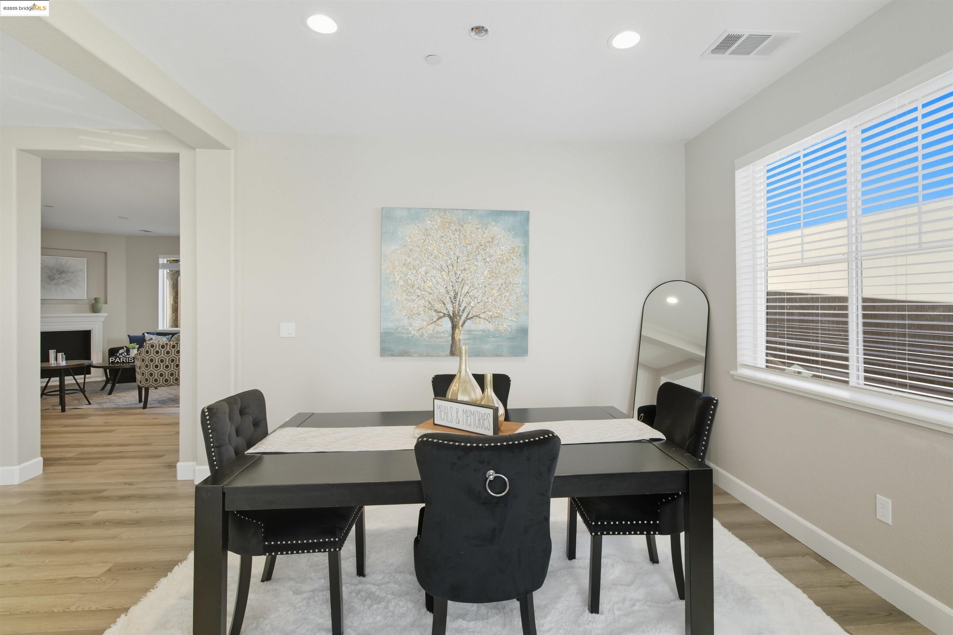 Detail Gallery Image 12 of 53 For 536 Aster St, Vacaville,  CA 95688 - 5 Beds | 3 Baths