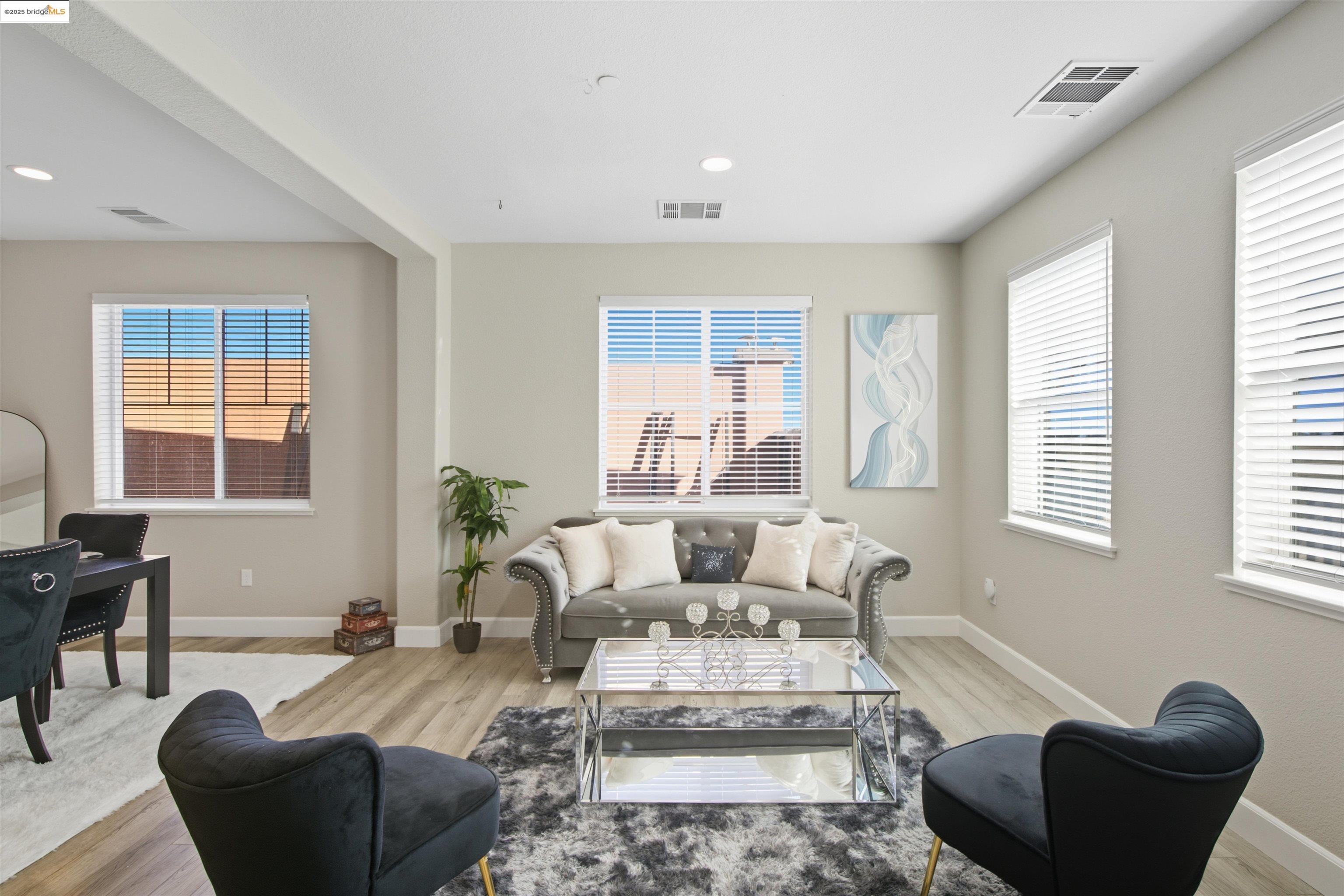 Detail Gallery Image 14 of 53 For 536 Aster St, Vacaville,  CA 95688 - 5 Beds | 3 Baths