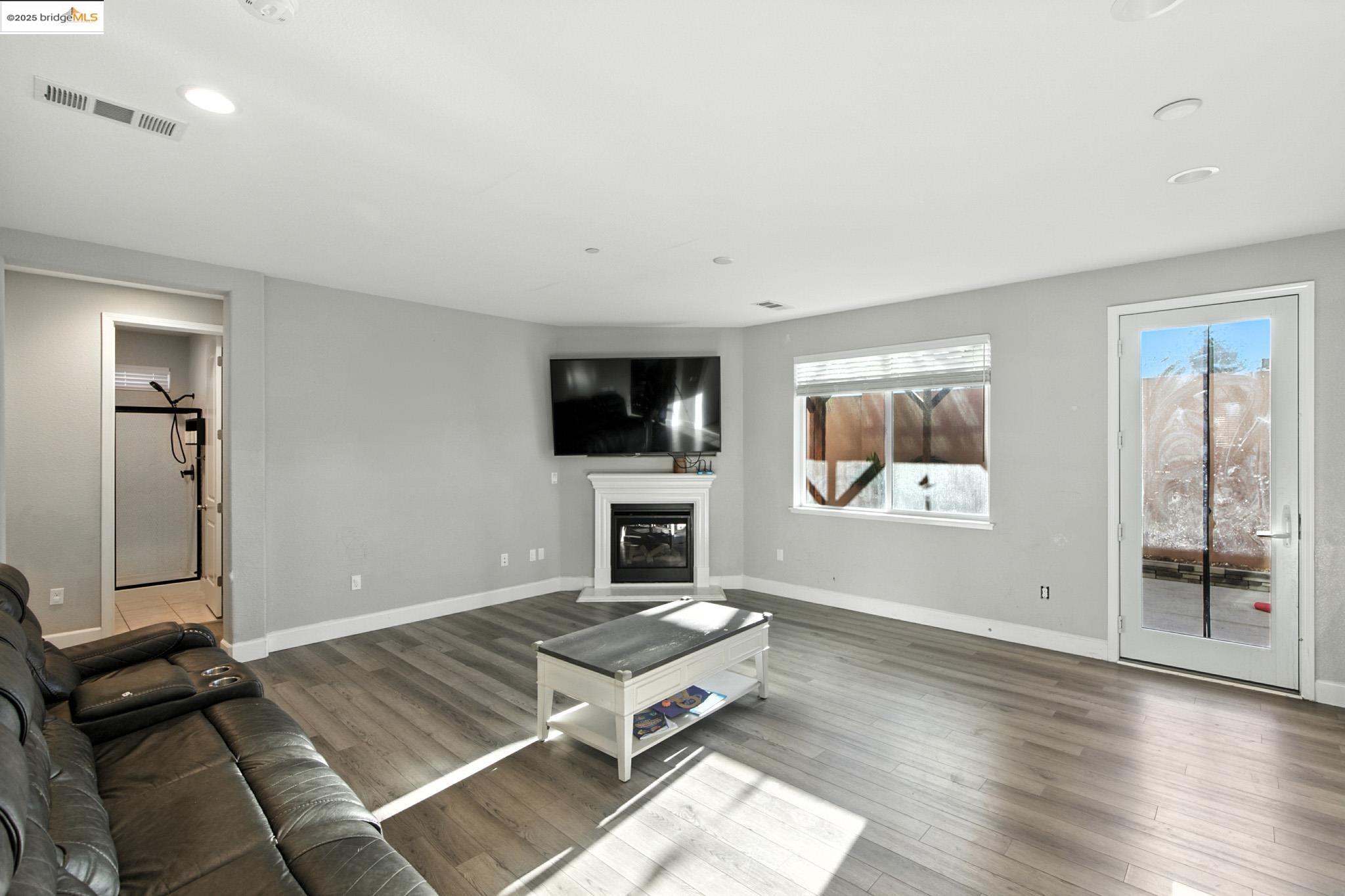 Detail Gallery Image 15 of 56 For 536 Aster St, Vacaville,  CA 95688 - 5 Beds | 3 Baths