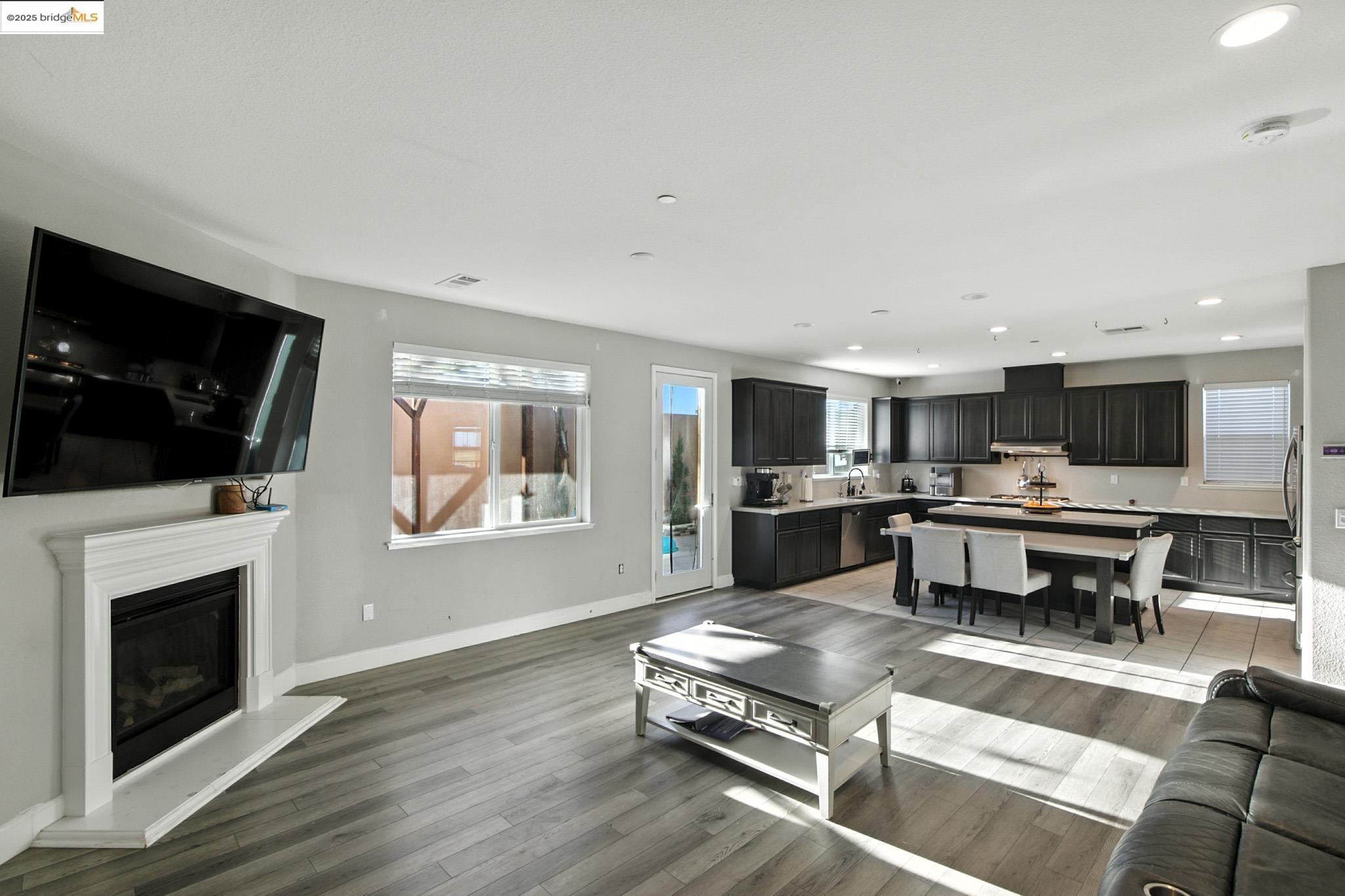Detail Gallery Image 16 of 56 For 536 Aster St, Vacaville,  CA 95688 - 5 Beds | 3 Baths
