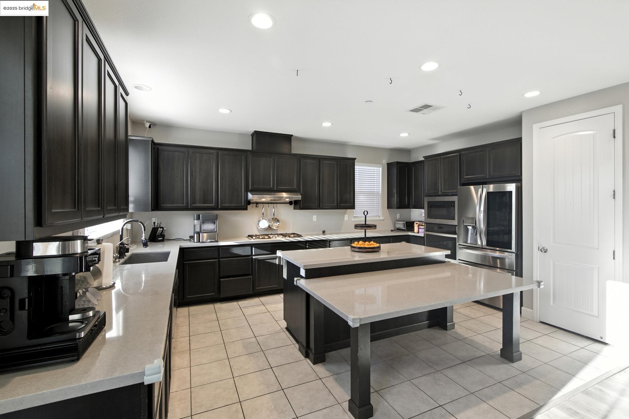 Detail Gallery Image 22 of 56 For 536 Aster St, Vacaville,  CA 95688 - 5 Beds | 3 Baths