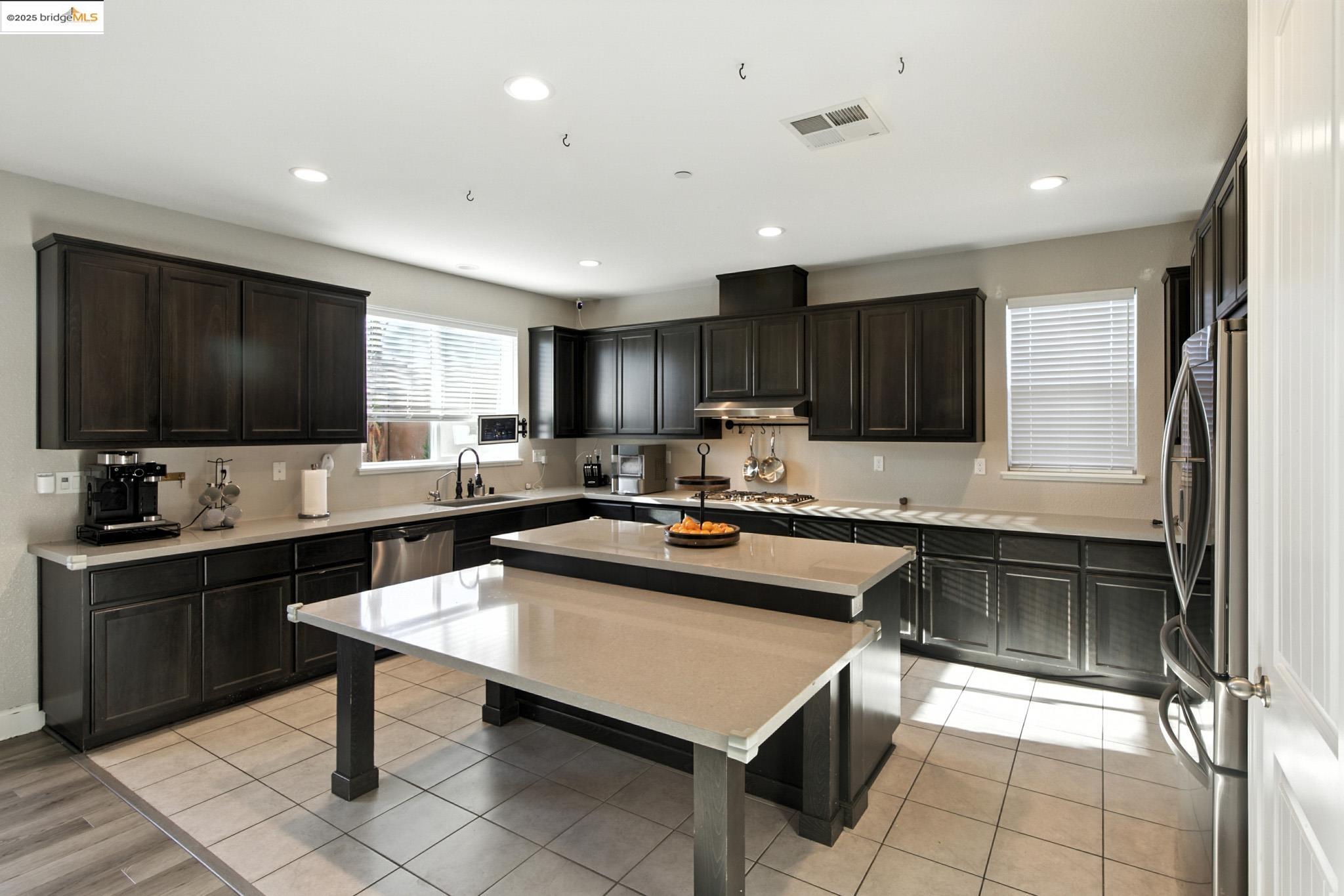 Detail Gallery Image 23 of 56 For 536 Aster St, Vacaville,  CA 95688 - 5 Beds | 3 Baths