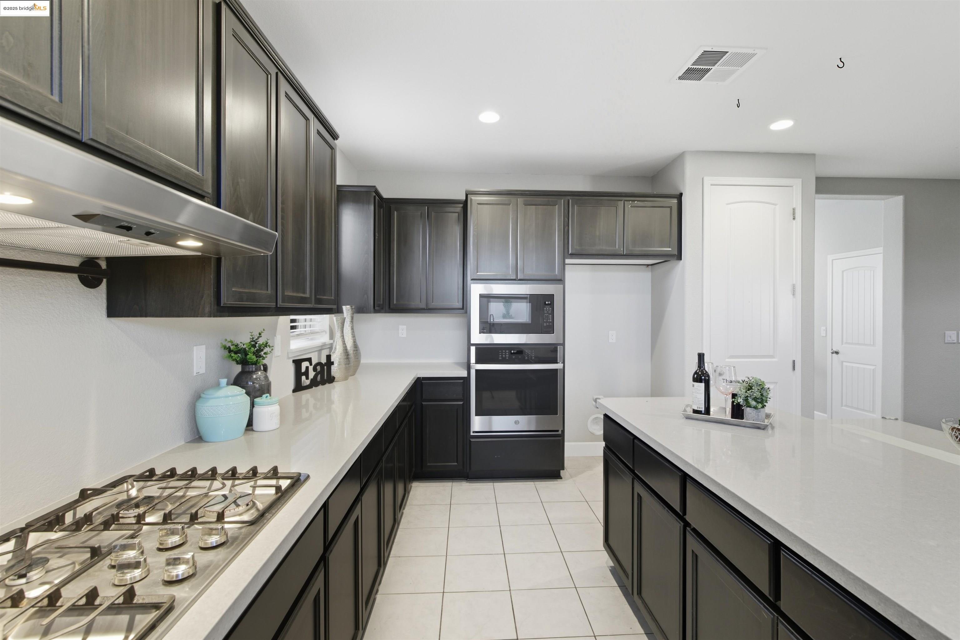 Detail Gallery Image 23 of 53 For 536 Aster St, Vacaville,  CA 95688 - 5 Beds | 3 Baths