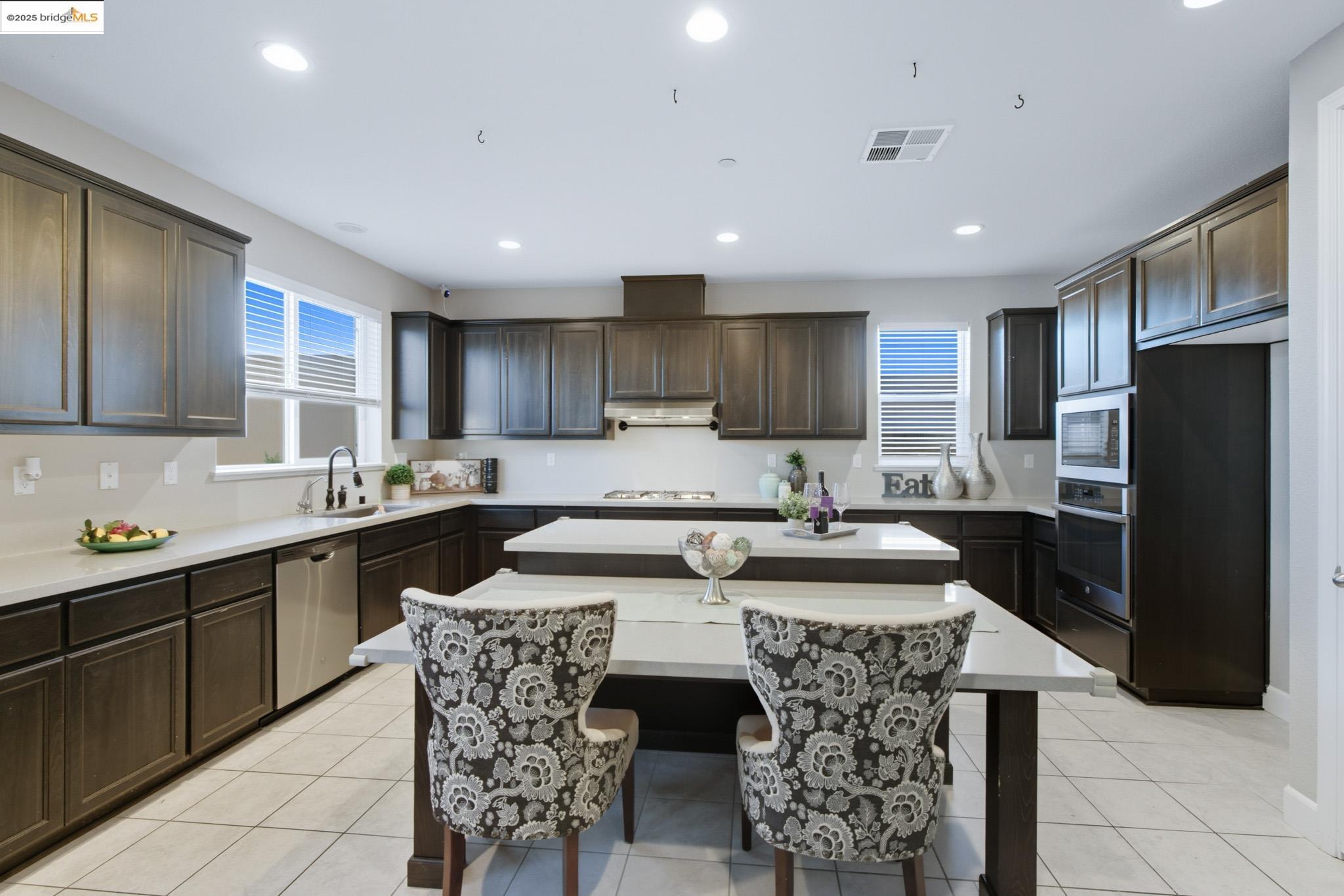 Detail Gallery Image 47 of 53 For 536 Aster St, Vacaville,  CA 95688 - 5 Beds | 3 Baths