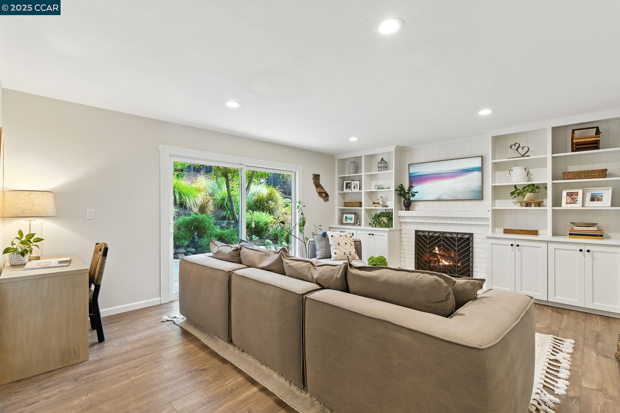 Detail Gallery Image 12 of 47 For 116 Rosemont Ct, Walnut Creek,  CA 94597 - 3 Beds | 2/1 Baths