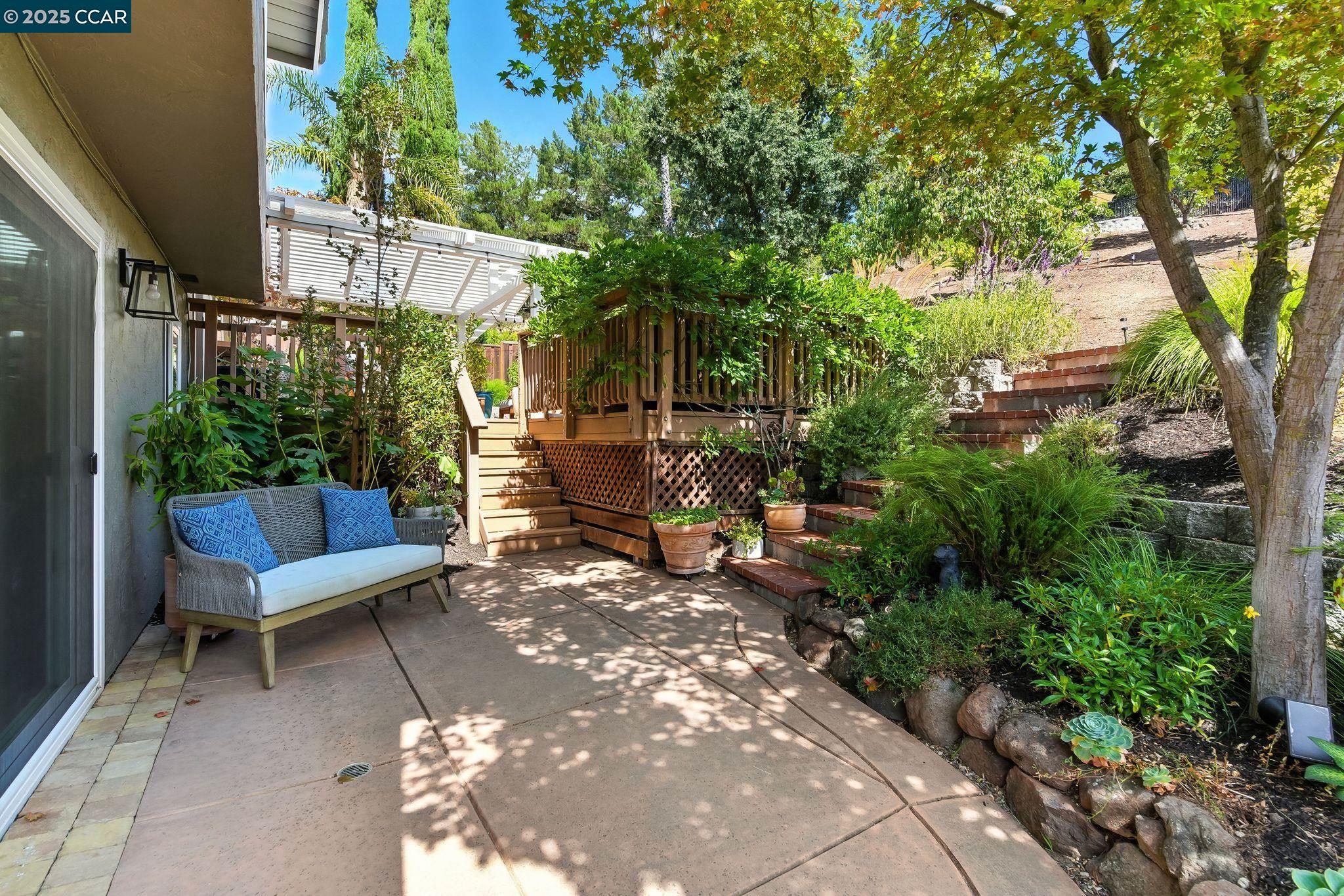 Detail Gallery Image 14 of 47 For 116 Rosemont Ct, Walnut Creek,  CA 94597 - 3 Beds | 2/1 Baths