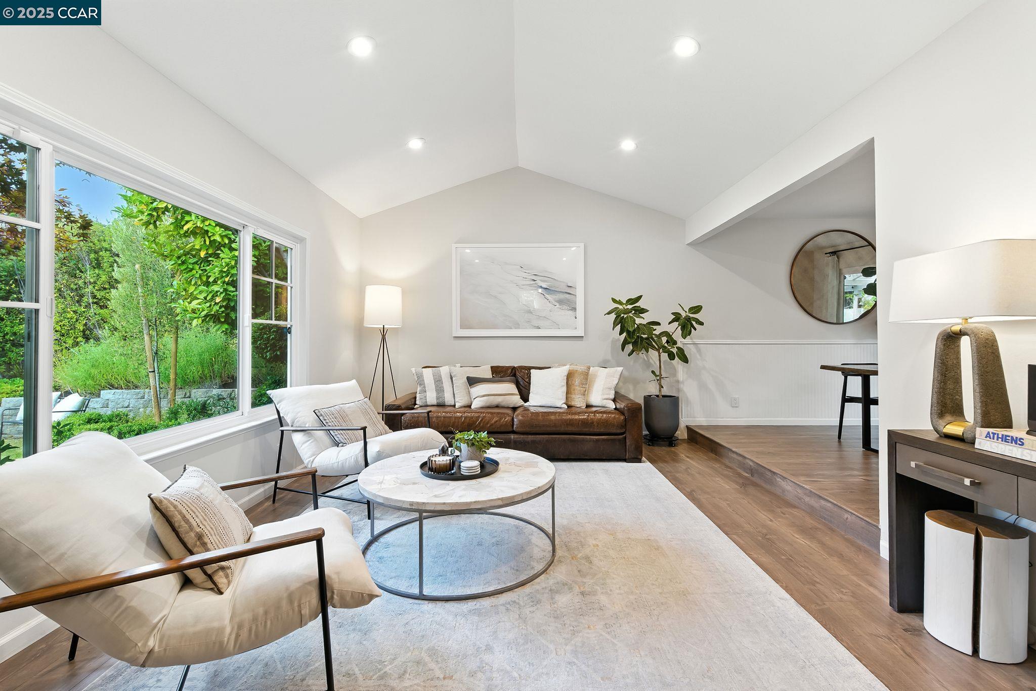 Detail Gallery Image 4 of 47 For 116 Rosemont Ct, Walnut Creek,  CA 94597 - 3 Beds | 2/1 Baths