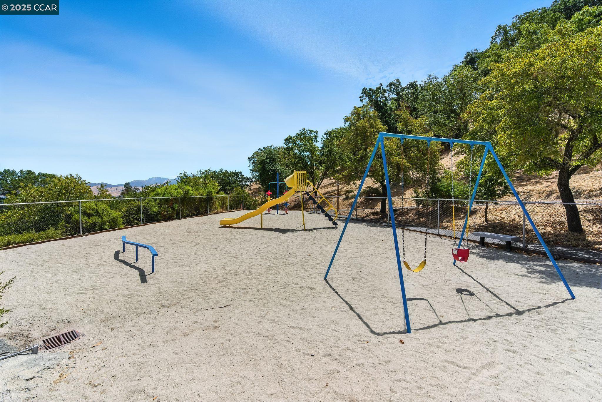 Detail Gallery Image 32 of 47 For 116 Rosemont Ct, Walnut Creek,  CA 94597 - 3 Beds | 2/1 Baths