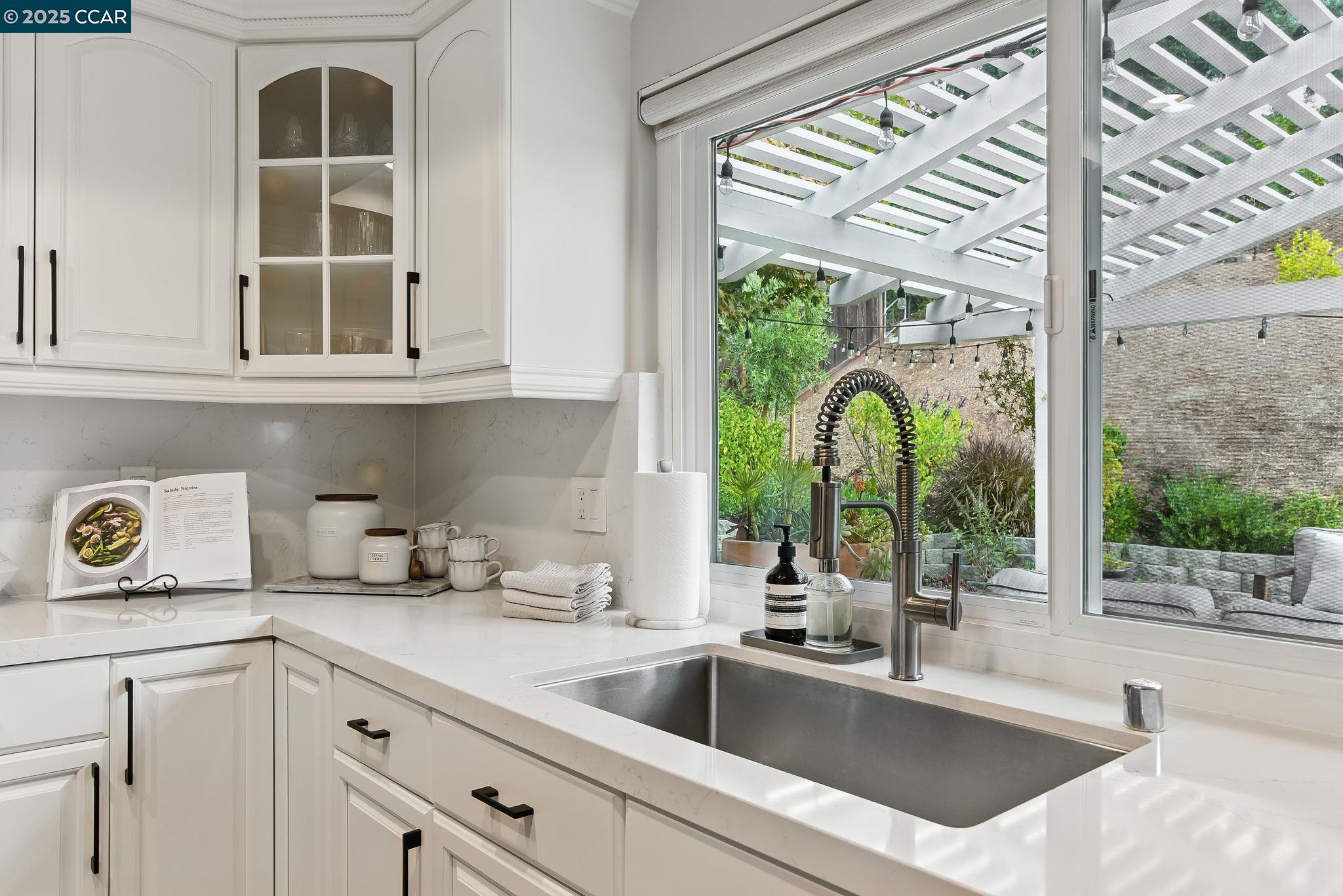 Detail Gallery Image 8 of 47 For 116 Rosemont Ct, Walnut Creek,  CA 94597 - 3 Beds | 2/1 Baths