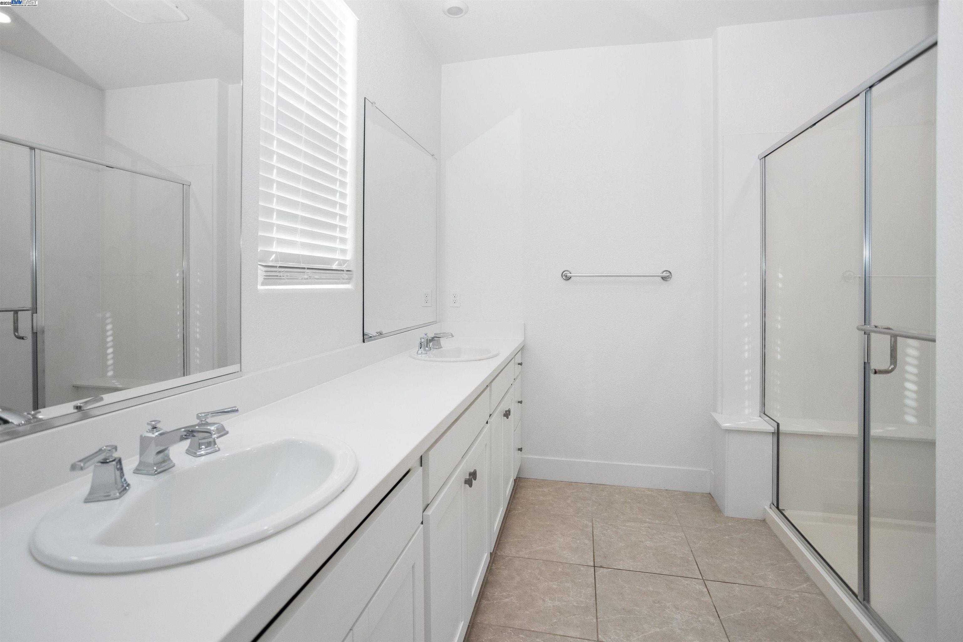 Detail Gallery Image 16 of 41 For 251 E Wrigleys Ave, Mountain House,  CA 95391-8284 - 4 Beds | 3/1 Baths