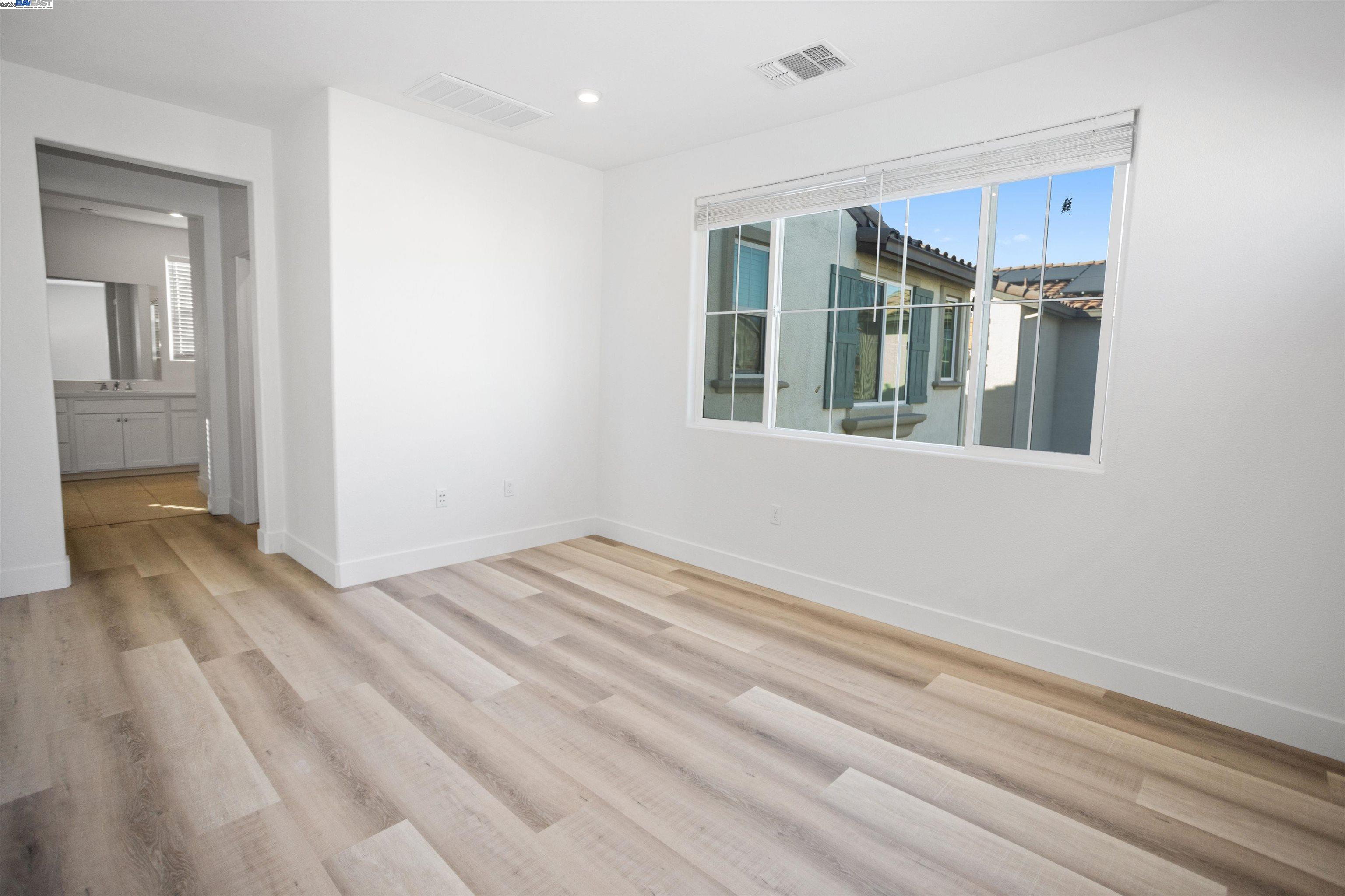 Detail Gallery Image 17 of 41 For 251 E Wrigleys Ave, Mountain House,  CA 95391-8284 - 4 Beds | 3/1 Baths