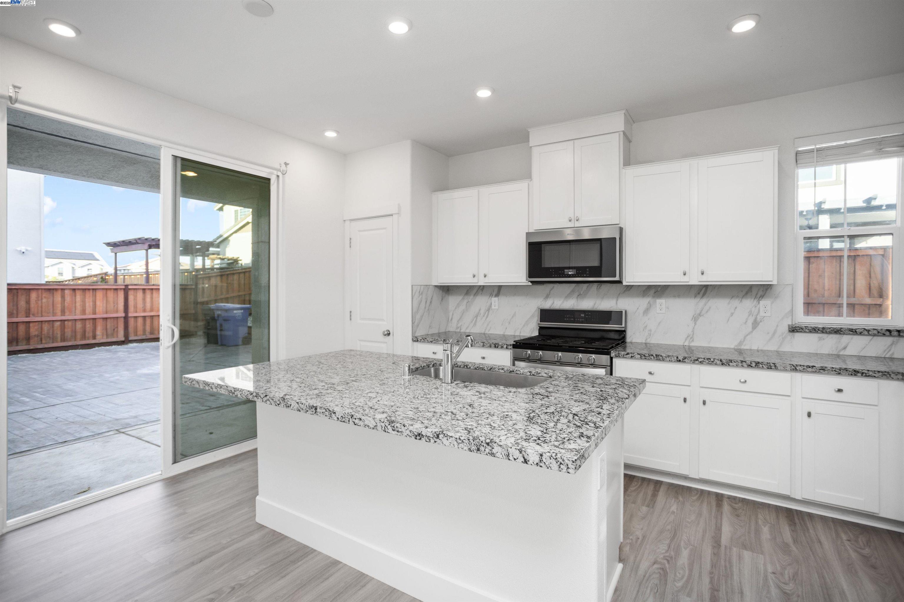 Detail Gallery Image 20 of 41 For 251 E Wrigleys Ave, Mountain House,  CA 95391-8284 - 4 Beds | 3/1 Baths