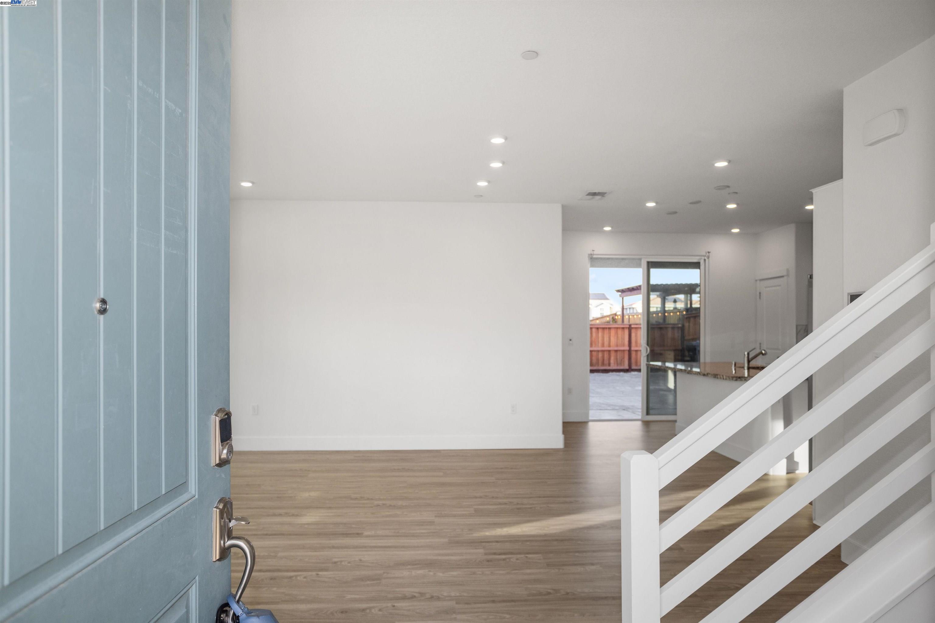 Detail Gallery Image 4 of 41 For 251 E Wrigleys Ave, Mountain House,  CA 95391-8284 - 4 Beds | 3/1 Baths