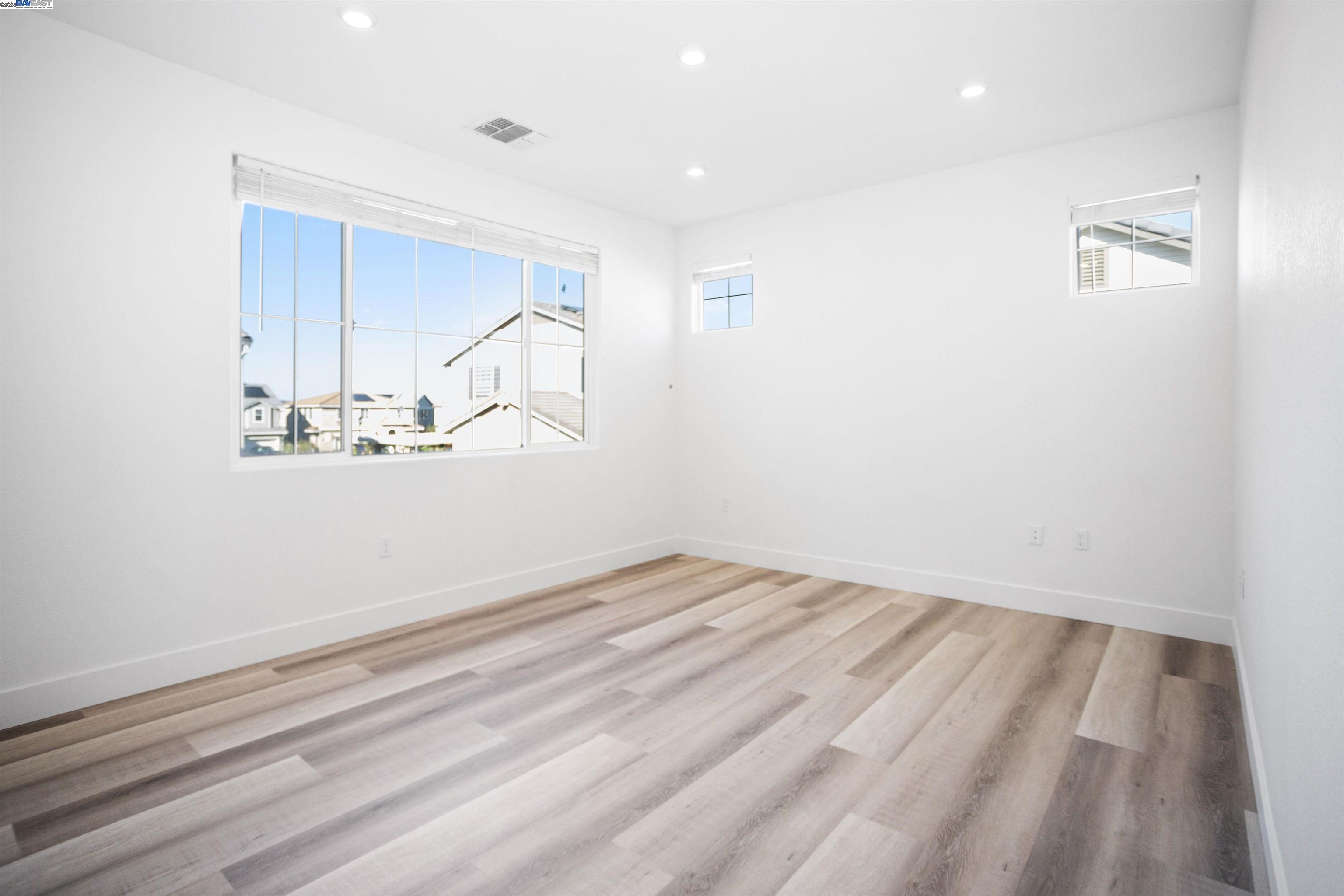 Detail Gallery Image 33 of 41 For 251 E Wrigleys Ave, Mountain House,  CA 95391-8284 - 4 Beds | 3/1 Baths