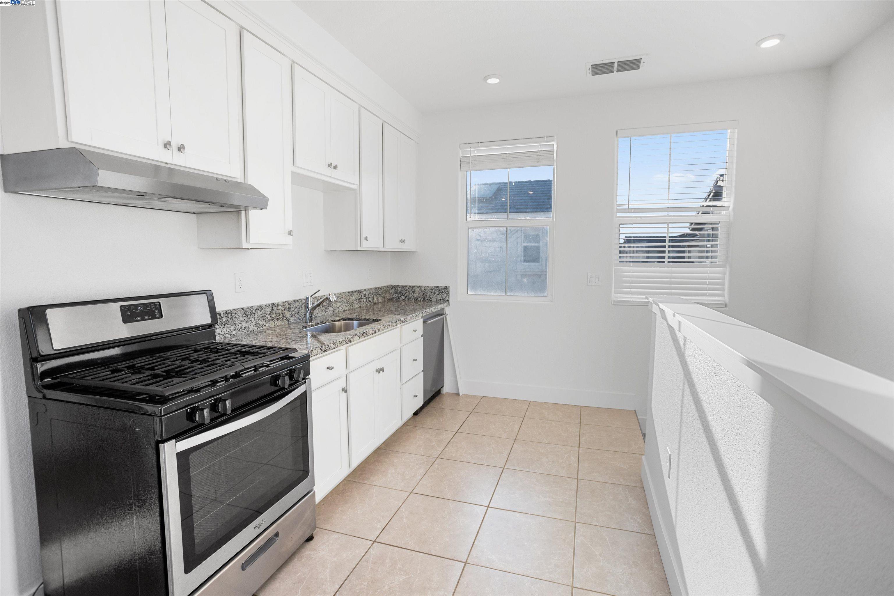 Detail Gallery Image 36 of 41 For 251 E Wrigleys Ave, Mountain House,  CA 95391-8284 - 4 Beds | 3/1 Baths