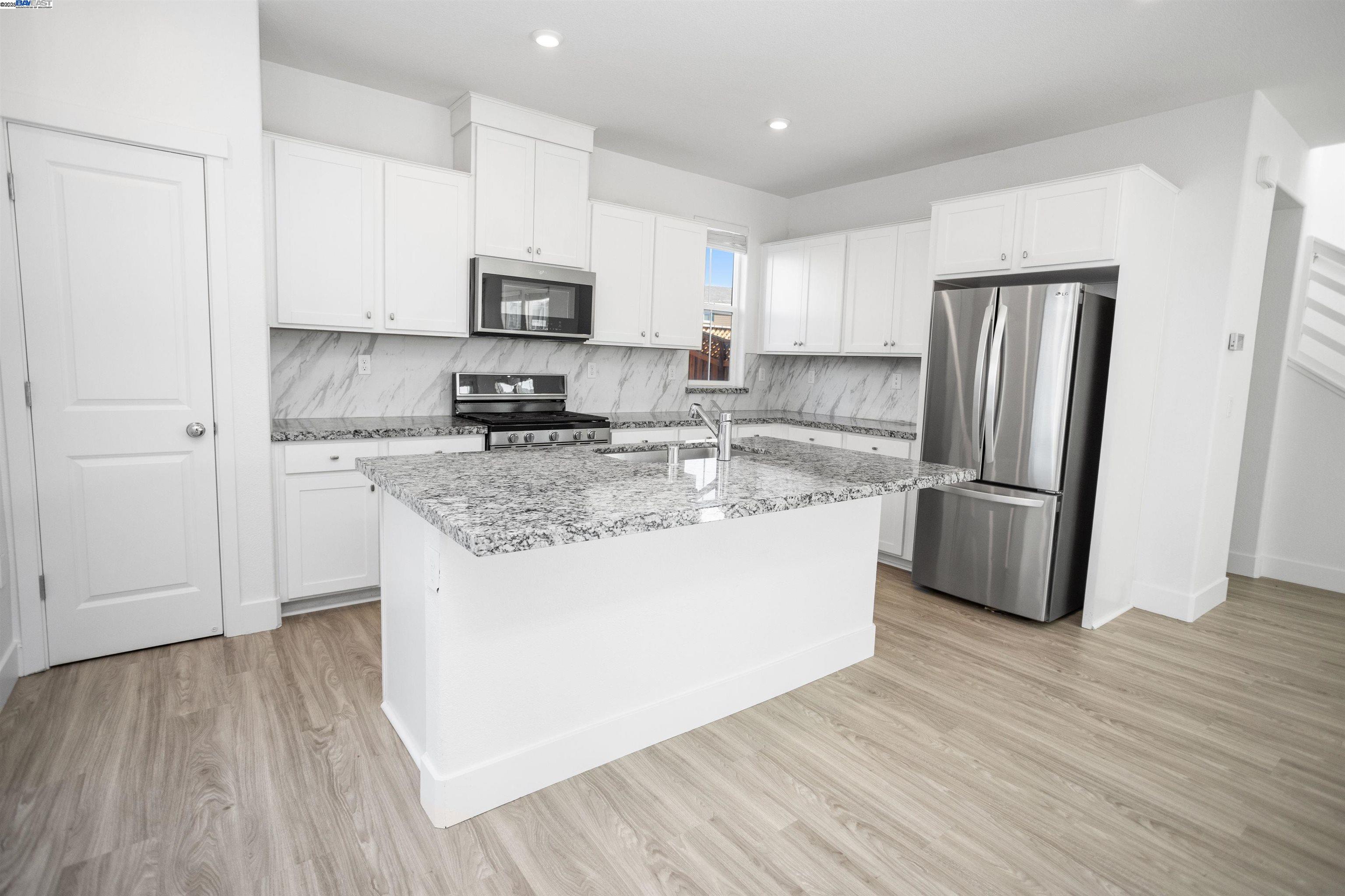 Detail Gallery Image 7 of 41 For 251 E Wrigleys Ave, Mountain House,  CA 95391-8284 - 4 Beds | 3/1 Baths