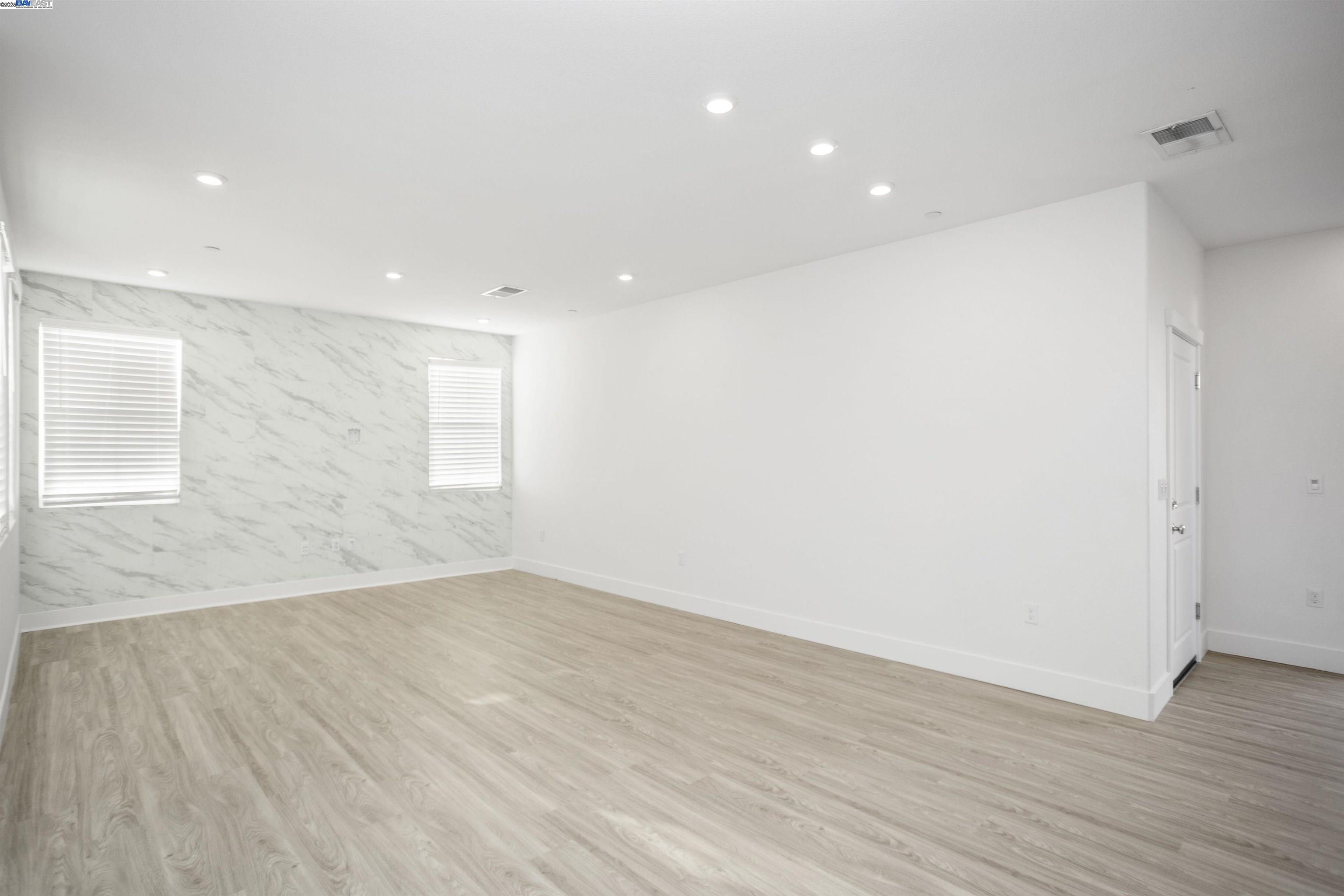 Detail Gallery Image 9 of 41 For 251 E Wrigleys Ave, Mountain House,  CA 95391-8284 - 4 Beds | 3/1 Baths