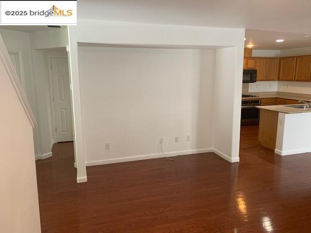 Detail Gallery Image 11 of 21 For 241 Jupiter Ct, Pittsburg,  CA 94565 - 5 Beds | 2/1 Baths