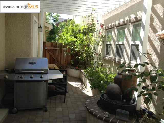 Detail Gallery Image 7 of 21 For 241 Jupiter Ct, Pittsburg,  CA 94565 - 5 Beds | 2/1 Baths
