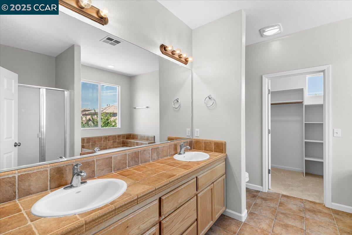 Detail Gallery Image 42 of 60 For 4540 Sunny Oak Dr, Turlock,  CA 95382 - 4 Beds | 2/1 Baths