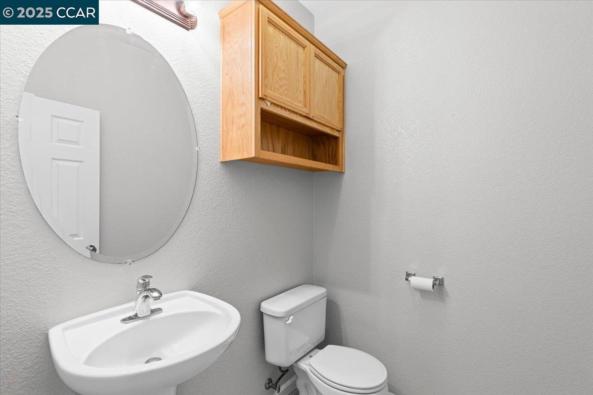 Detail Gallery Image 45 of 60 For 4540 Sunny Oak Dr, Turlock,  CA 95382 - 4 Beds | 2/1 Baths