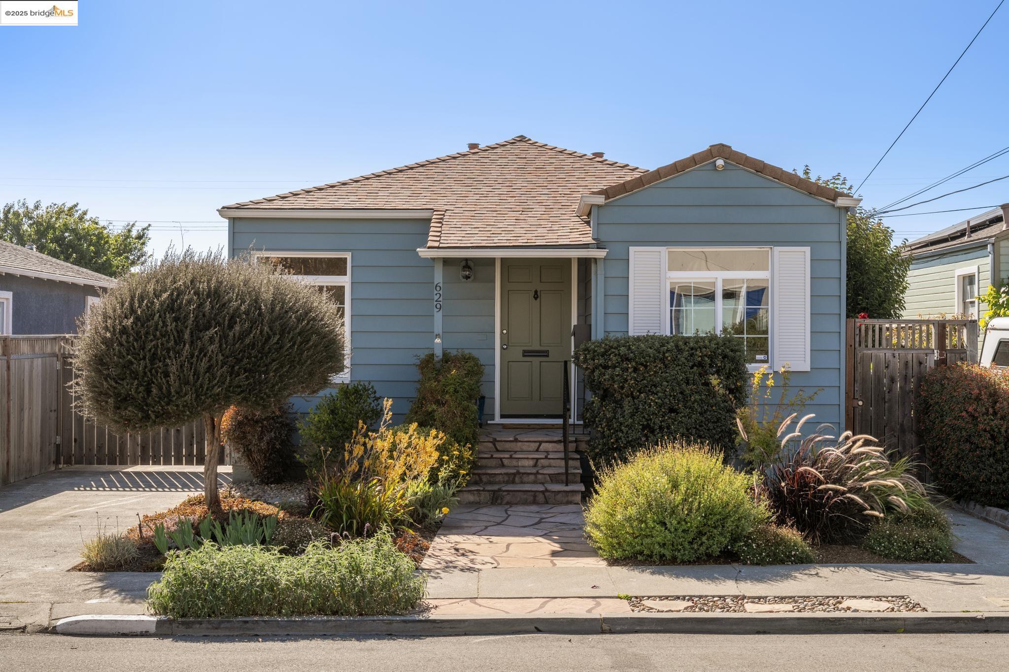 Detail Gallery Image 1 of 46 For 629 31st St, Richmond,  CA 94804 - 2 Beds | 2 Baths