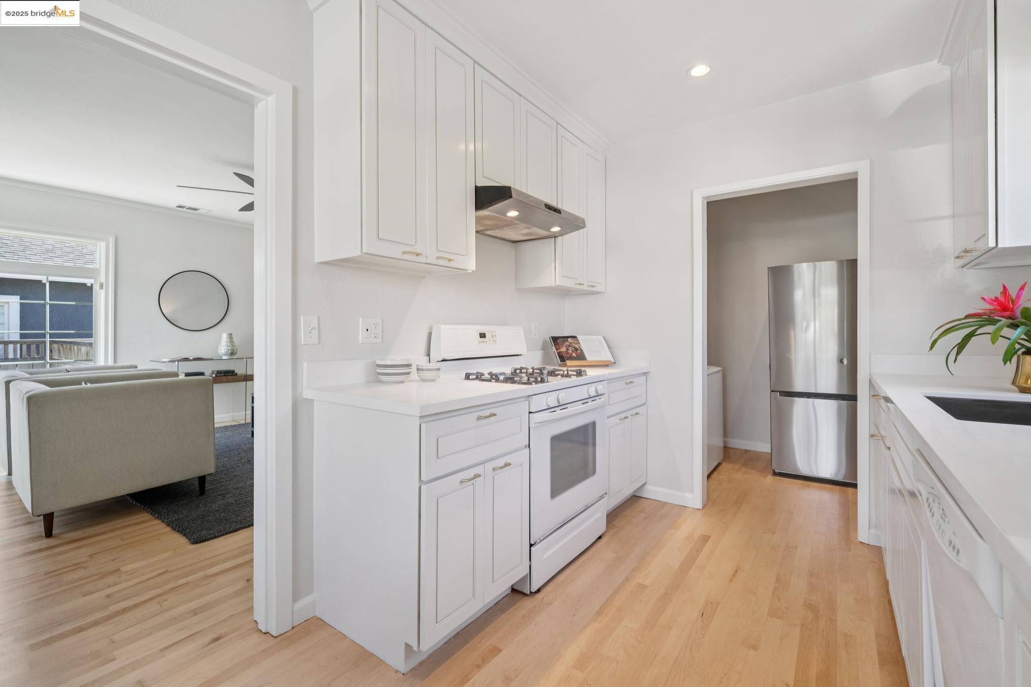Detail Gallery Image 12 of 46 For 629 31st St, Richmond,  CA 94804 - 2 Beds | 2 Baths