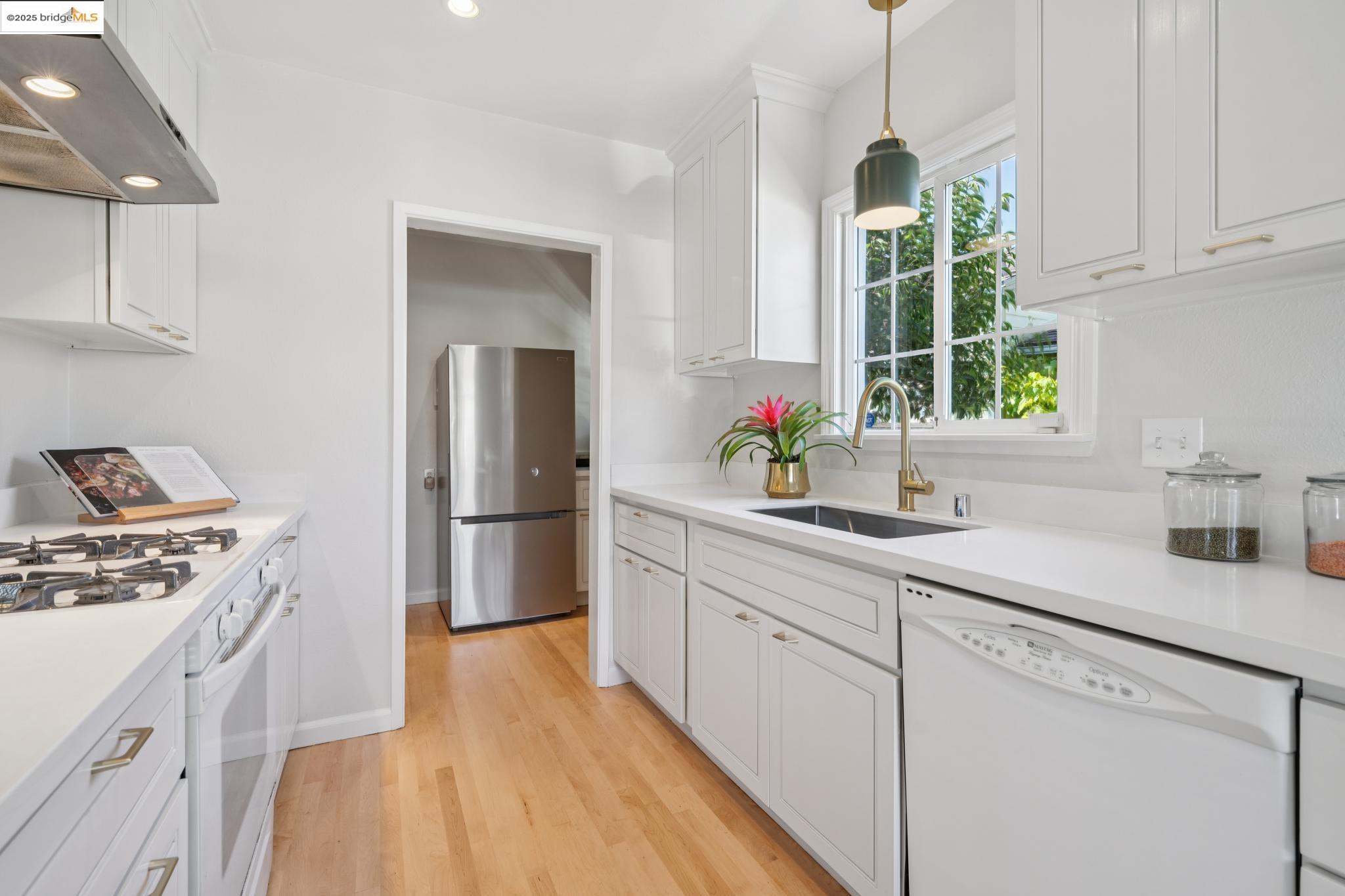 Detail Gallery Image 13 of 46 For 629 31st St, Richmond,  CA 94804 - 2 Beds | 2 Baths