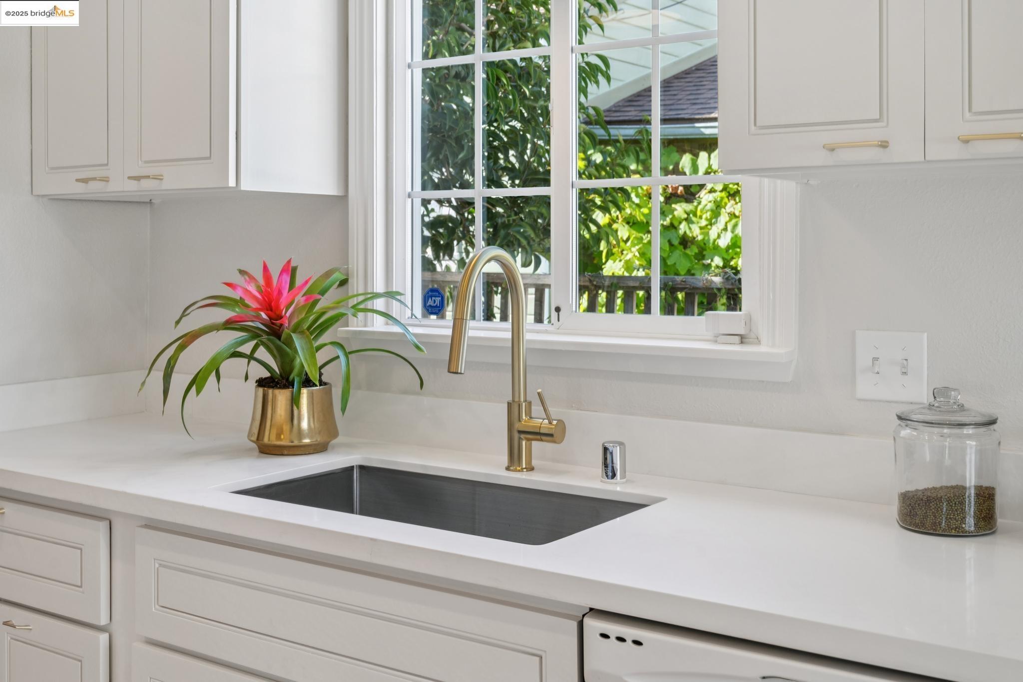Detail Gallery Image 14 of 46 For 629 31st St, Richmond,  CA 94804 - 2 Beds | 2 Baths