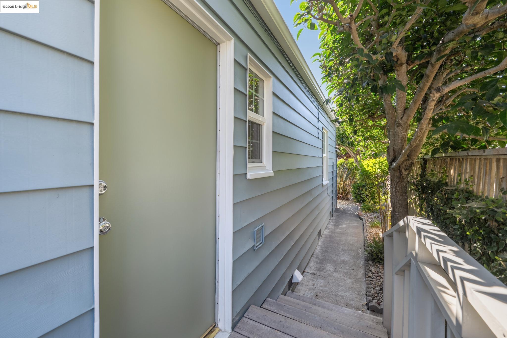 Detail Gallery Image 26 of 46 For 629 31st St, Richmond,  CA 94804 - 2 Beds | 2 Baths