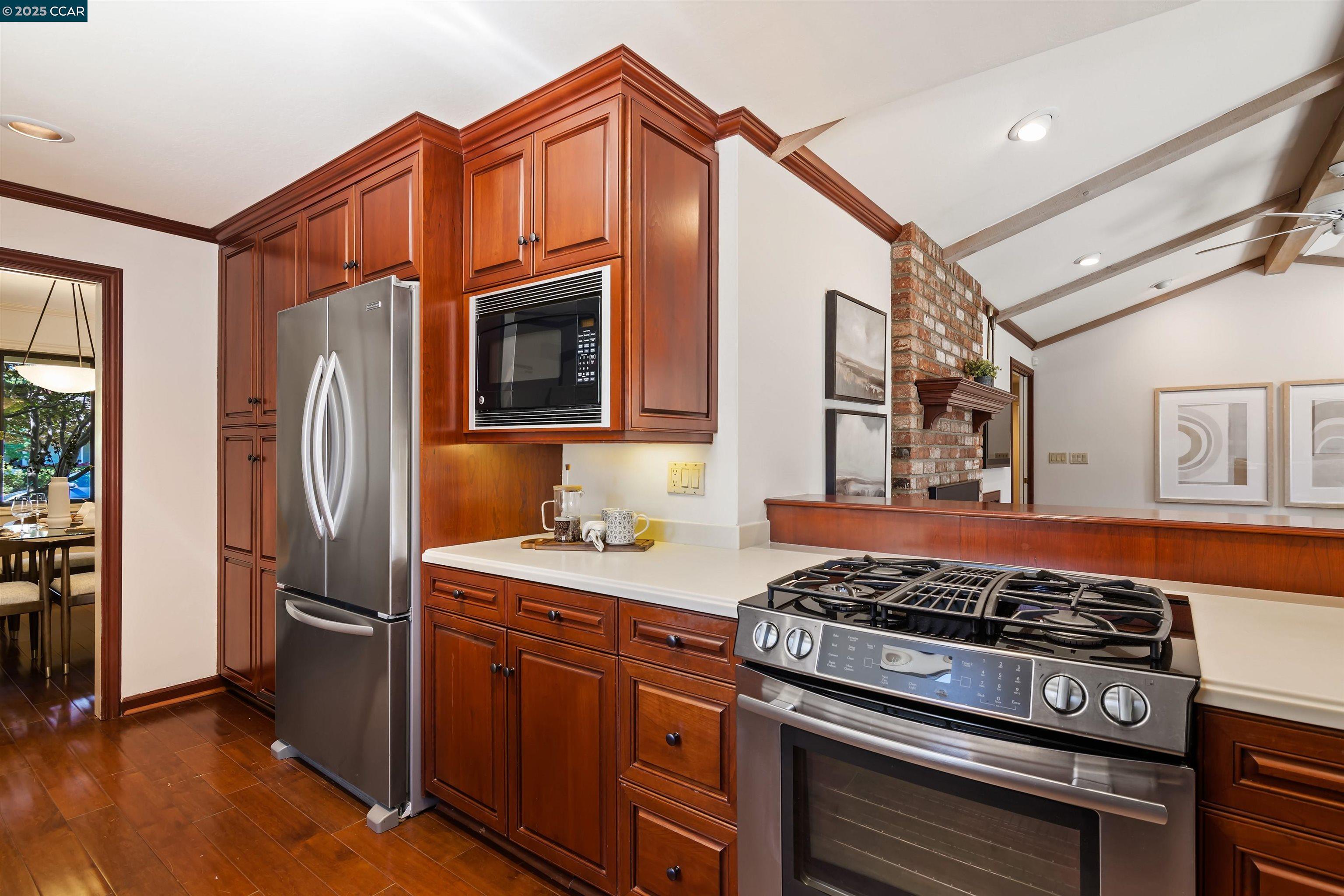 Detail Gallery Image 11 of 29 For 372 El Divisadero Ave, Walnut Creek,  CA 94598 - 4 Beds | 2 Baths
