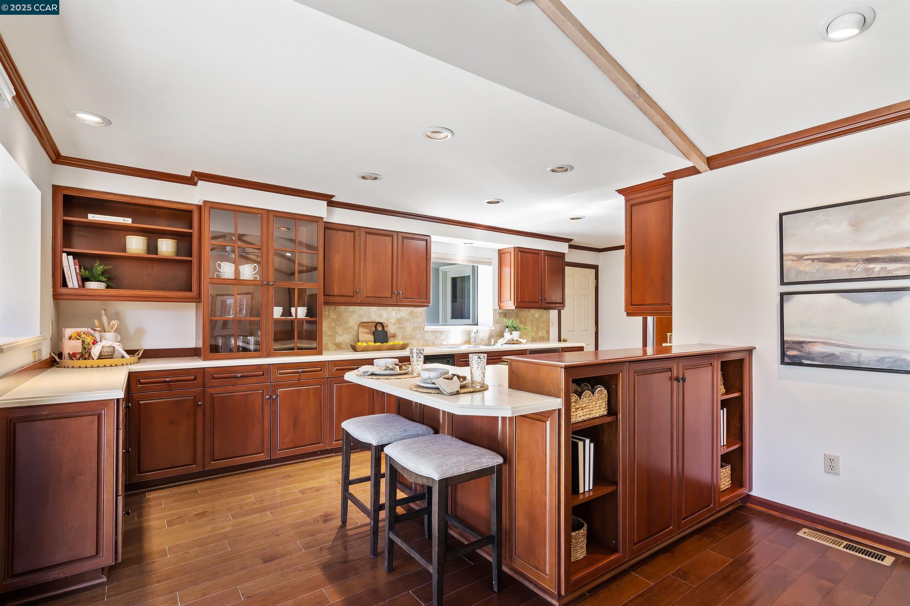 Detail Gallery Image 13 of 29 For 372 El Divisadero Ave, Walnut Creek,  CA 94598 - 4 Beds | 2 Baths