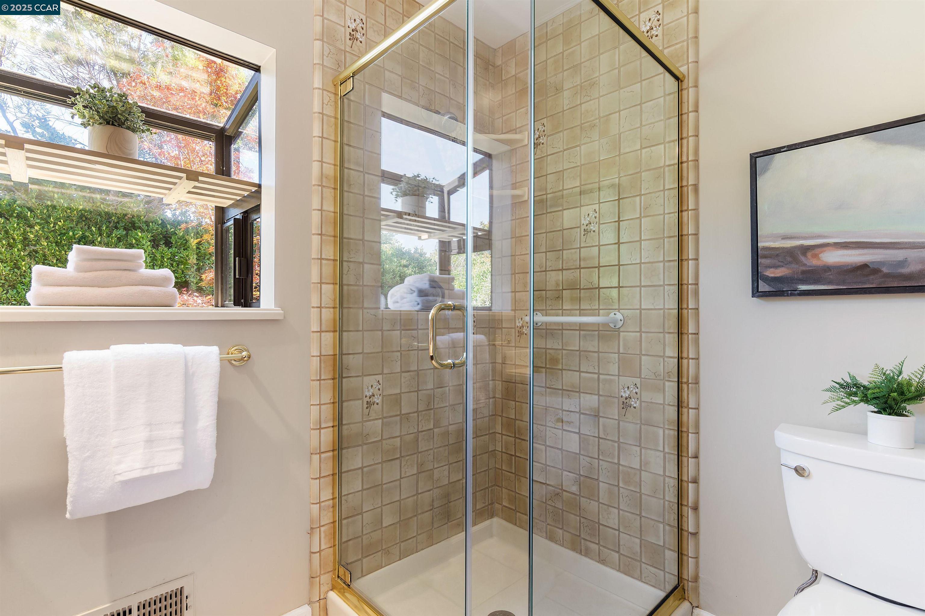 Detail Gallery Image 19 of 29 For 372 El Divisadero Ave, Walnut Creek,  CA 94598 - 4 Beds | 2 Baths